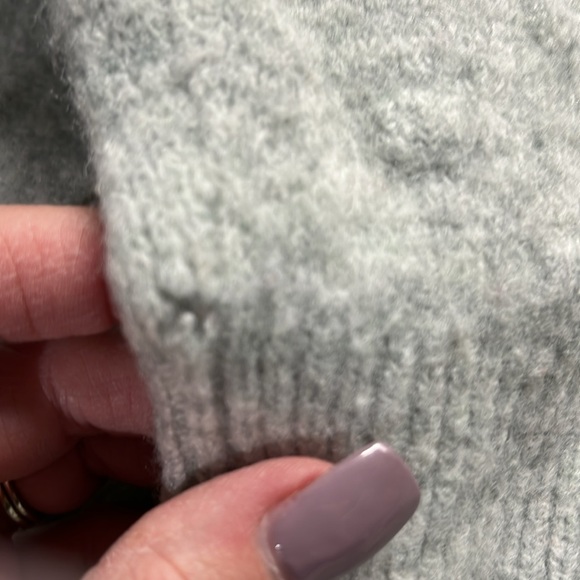 H&M Light Green Oversized Sweater Large - Picture 9 of 9